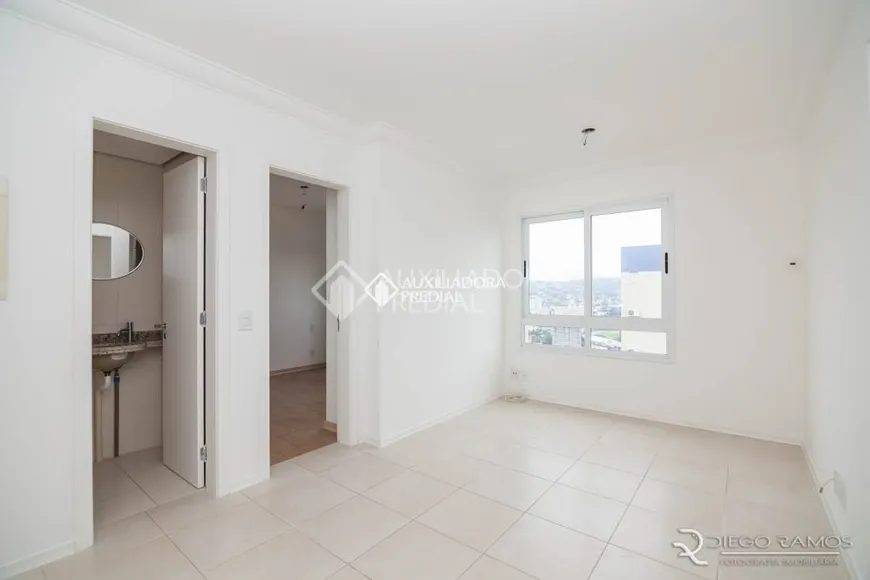 Foto 1 de Apartamento com 1 Quarto à venda, 42m² em Jardim do Salso, Porto Alegre