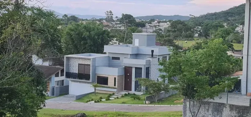 Foto 1 de Casa com 4 Quartos à venda, 235m² em Cachoeira do Bom Jesus, Florianópolis