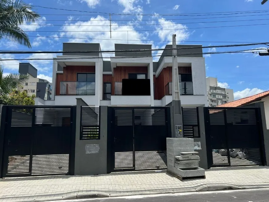 Foto 1 de Sobrado com 3 Quartos à venda, 124m² em Santo Antônio, Joinville