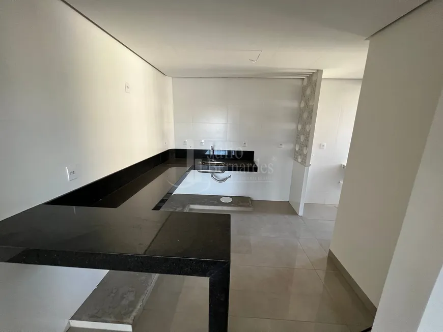 Foto 1 de Apartamento com 3 Quartos à venda, 200m² em Candida Câmara, Montes Claros