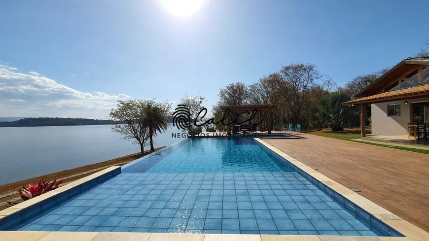 Foto 1 de Fazenda/Sítio com 4 Quartos à venda, 300m² em Centro, Delfinópolis