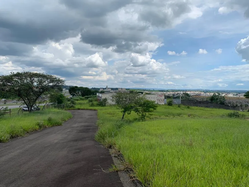 Foto 1 de Lote/Terreno à venda, 10000m² em Jardim São João, Campinas