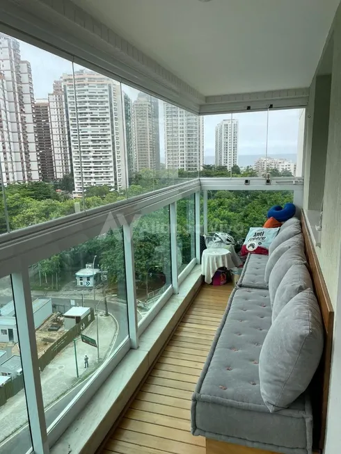 Foto 1 de Apartamento com 2 Quartos à venda, 64m² em Barra da Tijuca, Rio de Janeiro