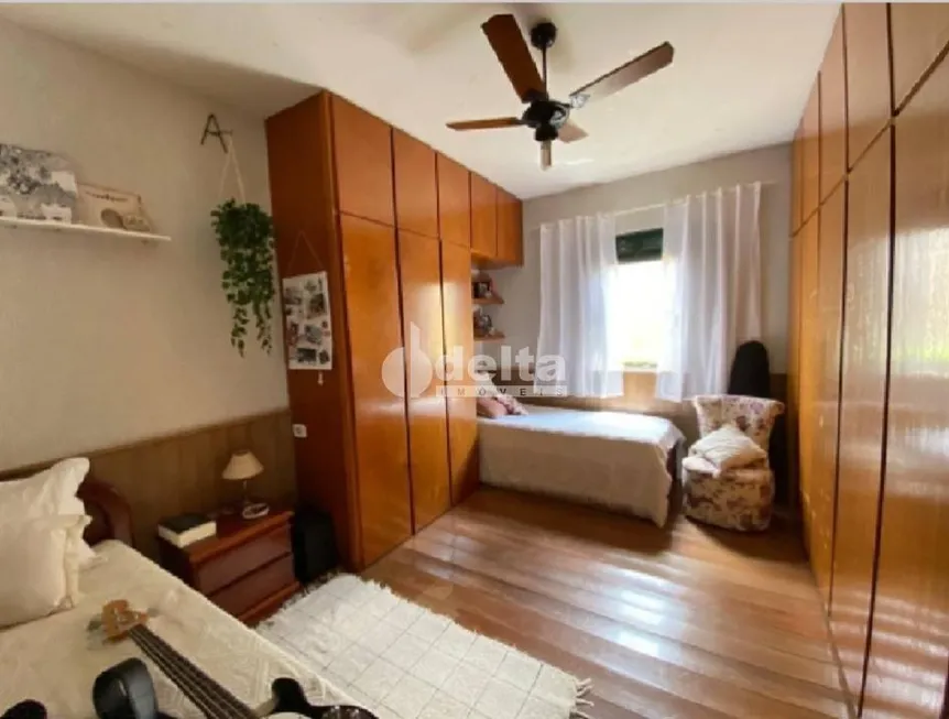 Foto 1 de Casa com 3 Quartos à venda, 270m² em Tibery, Uberlândia