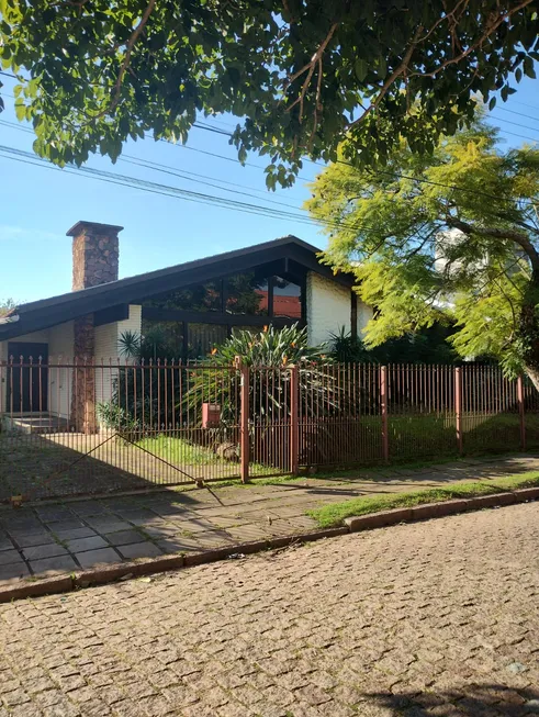 Foto 1 de Casa com 4 Quartos à venda, 250m² em Três Figueiras, Porto Alegre