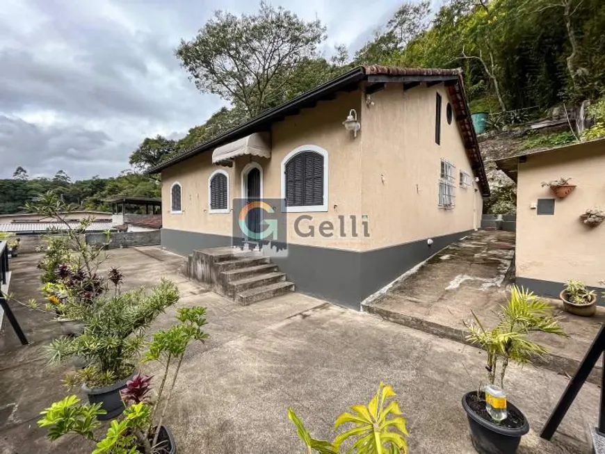 Foto 1 de Casa com 3 Quartos à venda, 163m² em Bingen, Petrópolis