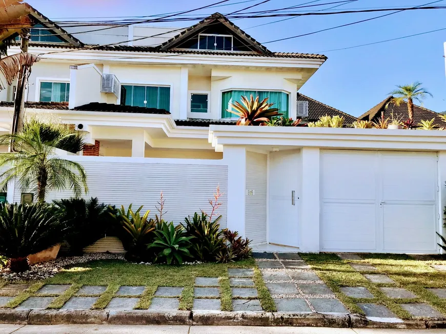 Foto 1 de Casa de Condomínio com 3 Quartos à venda, 204m² em Vargem Pequena, Rio de Janeiro