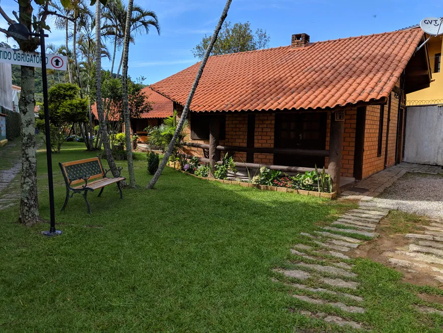 Foto 1 de Casa de Condomínio com 2 Quartos à venda, 70m² em Pinheira Ens Brito, Palhoça