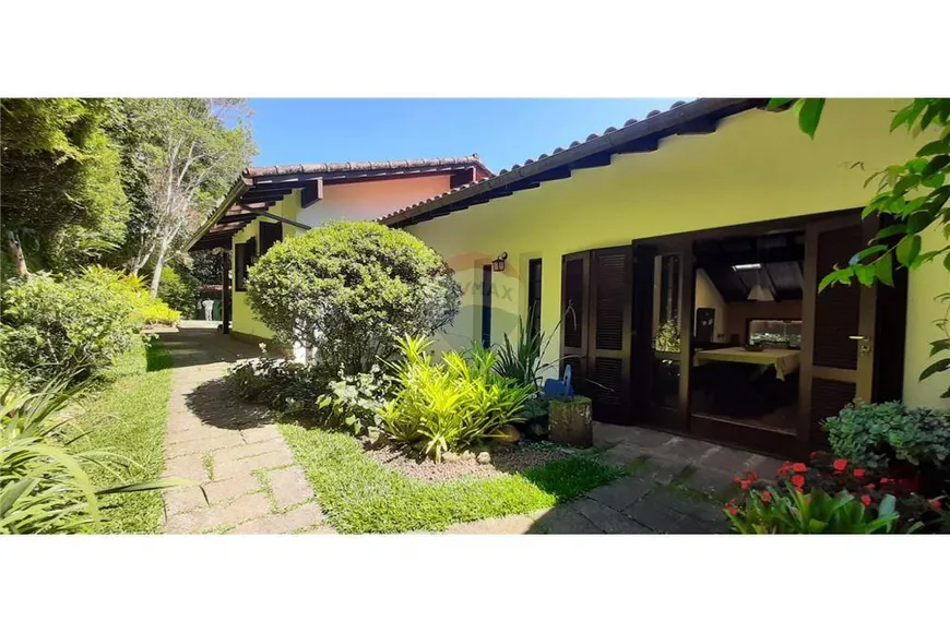 Foto 1 de Casa com 3 Quartos à venda, 300m² em Fazenda Inglesa, Petrópolis
