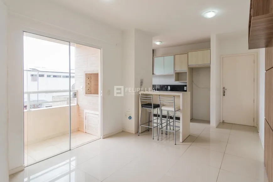 Foto 1 de Apartamento com 2 Quartos à venda, 55m² em Sertao do Maruim, São José