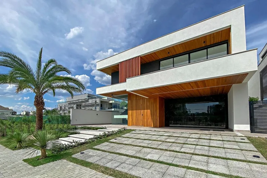 Foto 1 de Casa de Condomínio com 5 Quartos à venda, 303m² em Barra da Tijuca, Rio de Janeiro