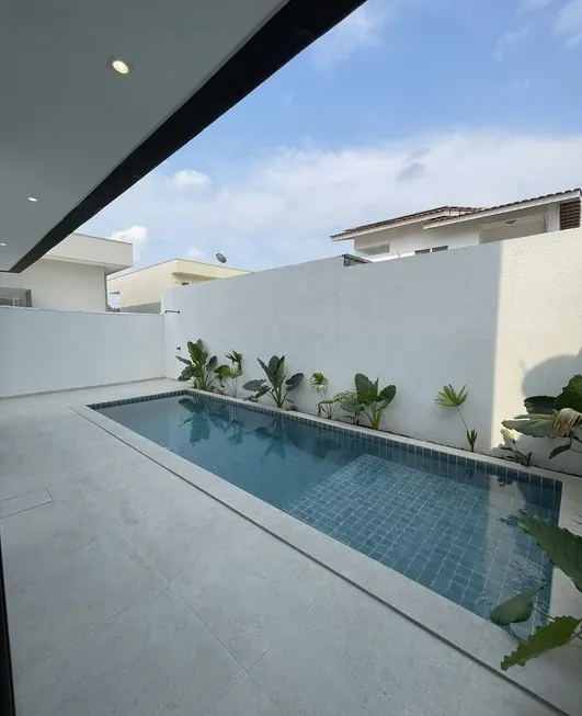 Foto 1 de Casa de Condomínio com 4 Quartos à venda, 260m² em Flores, Manaus