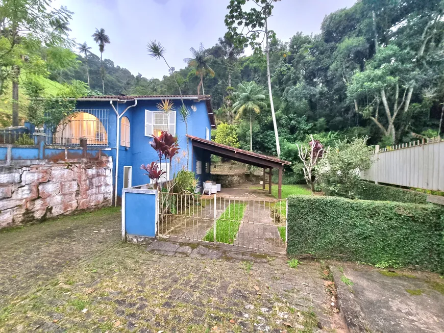 Foto 1 de Casa com 2 Quartos à venda, 100m² em Quarteirão Ingelhein, Petrópolis