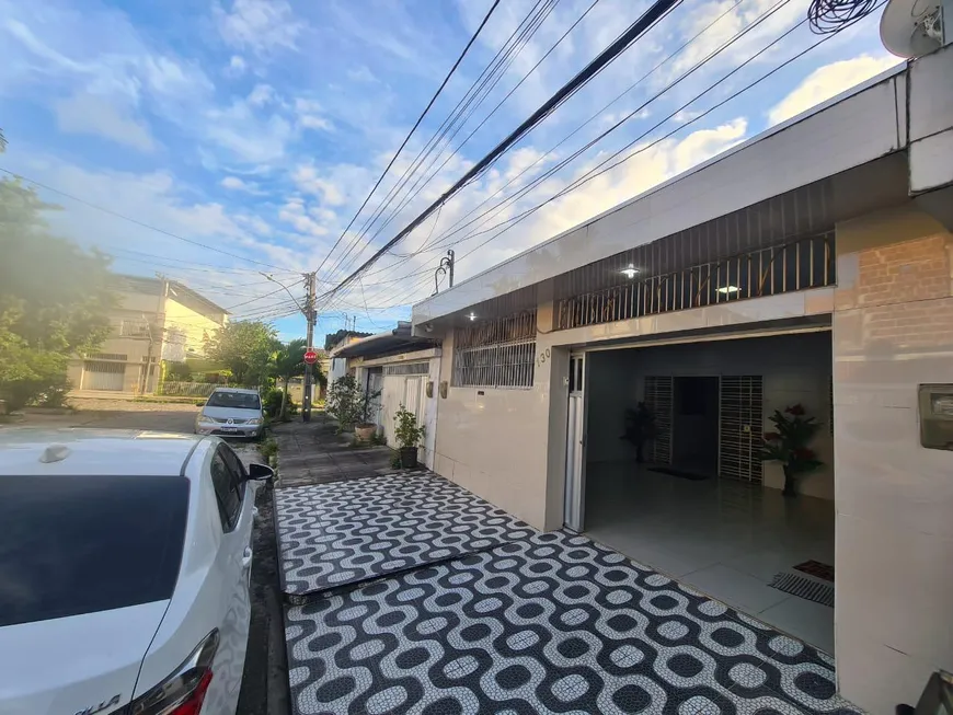 Foto 1 de Casa com 3 Quartos à venda, 134m² em Engenho do Meio, Recife