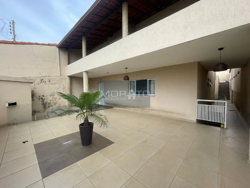 Foto 1 de Casa com 3 Quartos à venda, 380m² em Monte Castelo, Contagem