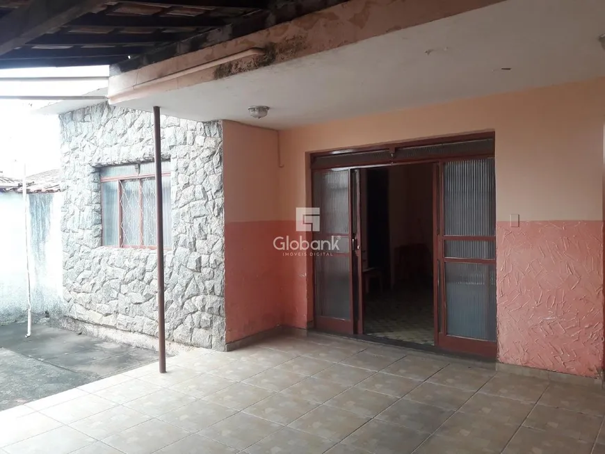 Foto 1 de Casa com 3 Quartos à venda, 146m² em Santa Rita, Montes Claros