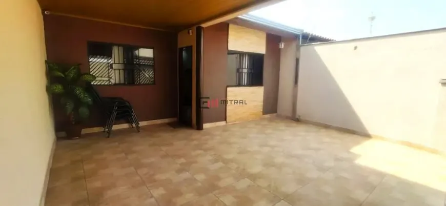 Foto 1 de Casa com 3 Quartos à venda, 132m² em Coliseu, Londrina