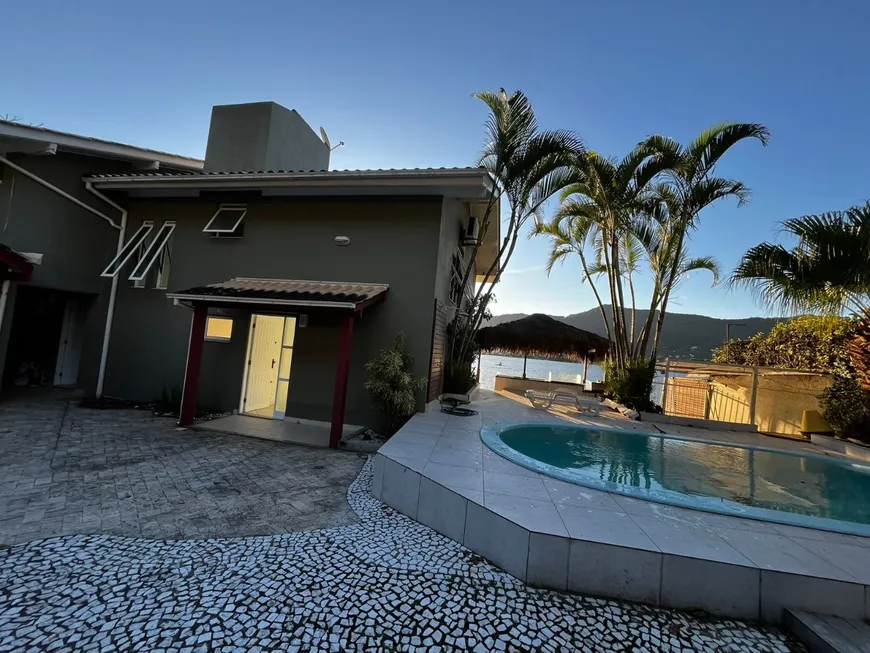 Foto 1 de Casa com 4 Quartos para alugar, 250m² em Lagoa da Conceição, Florianópolis