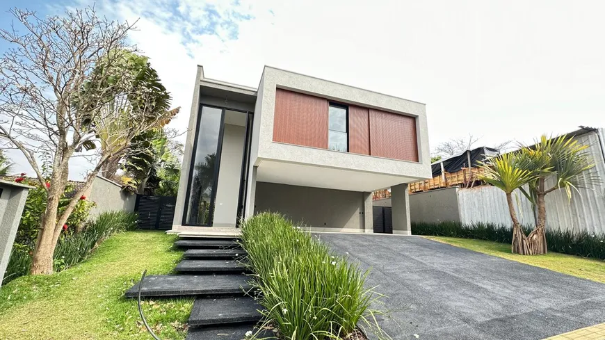 Foto 1 de Casa de Condomínio com 5 Quartos à venda, 453m² em Residencial Alphaville Flamboyant, Goiânia