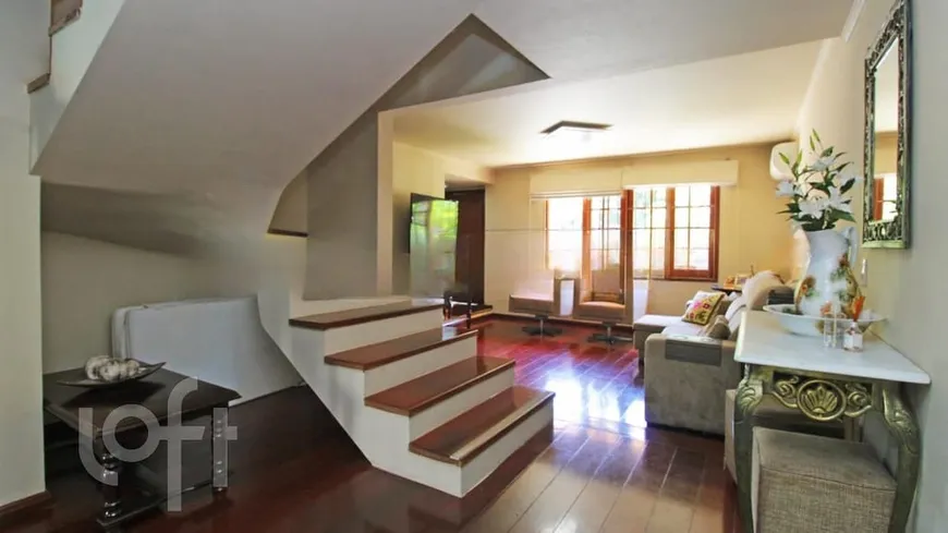 Foto 1 de Casa com 4 Quartos à venda, 250m² em Ipanema, Porto Alegre