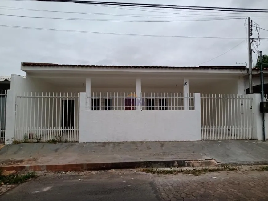 Foto 1 de Casa com 3 Quartos para alugar, 87m² em Jardim Europa, Cuiabá