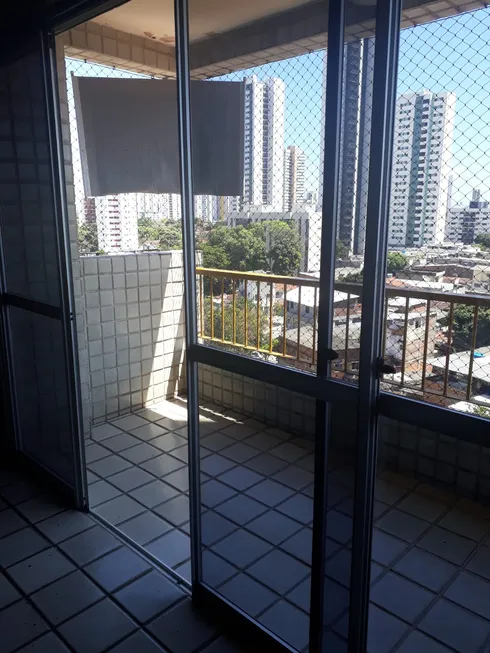 Foto 1 de Apartamento com 4 Quartos à venda, 107m² em Madalena, Recife