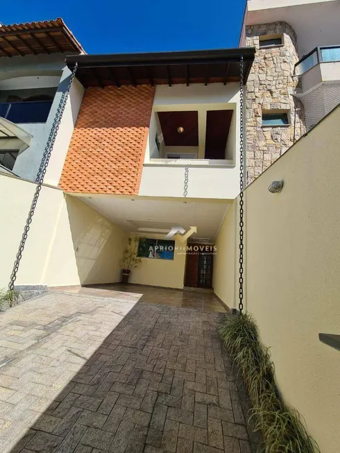 Foto 1 de Sobrado com 3 Quartos à venda, 264m² em Vila Pires, Santo André
