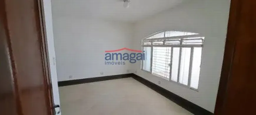 Foto 1 de Casa com 3 Quartos para alugar, 166m² em Jardim Mesquita, Jacareí