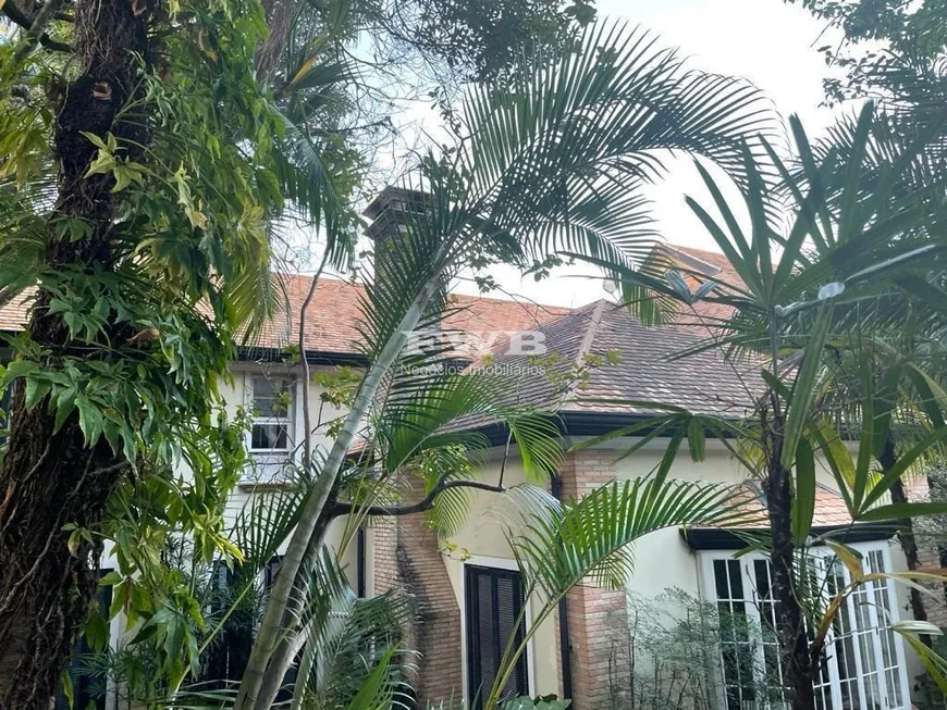 Foto 1 de Casa de Condomínio com 5 Quartos para venda ou aluguel, 1400m² em Jardim Everest, São Paulo