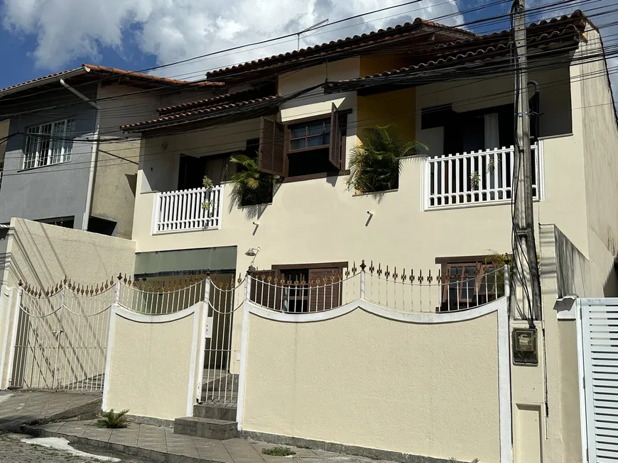 Foto 1 de Casa de Condomínio com 3 Quartos à venda, 120m² em Centro, Itaboraí