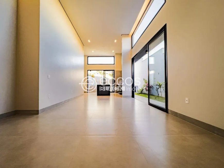 Foto 1 de Casa de Condomínio com 4 Quartos à venda, 235m² em Granja Marileusa , Uberlândia