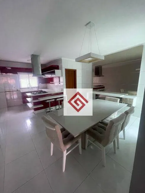 Foto 1 de Sobrado com 3 Quartos para venda ou aluguel, 300m² em Vila Metalurgica, Santo André