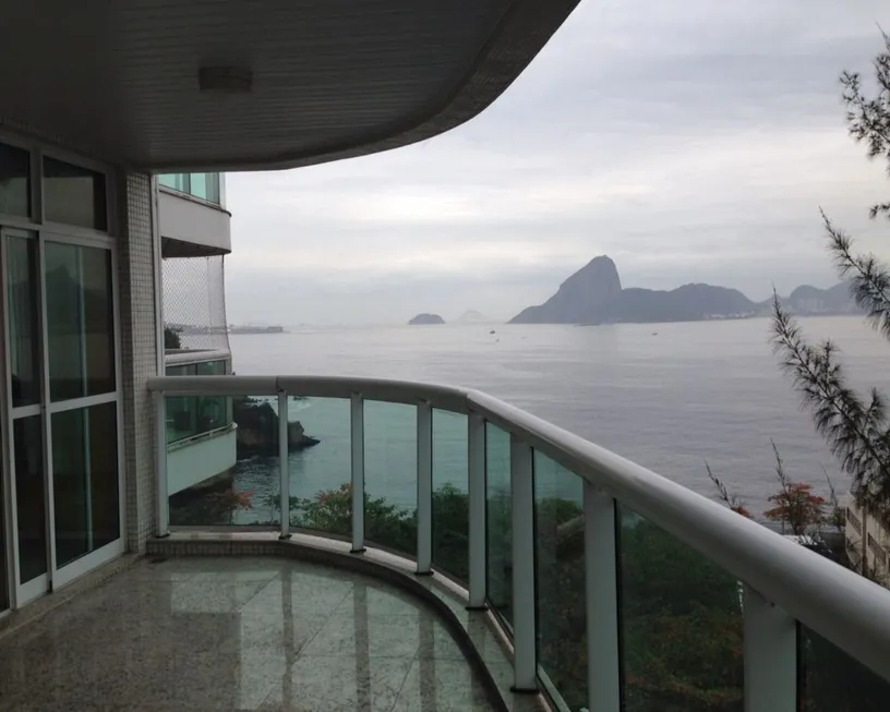 Foto 1 de Apartamento com 4 Quartos à venda, 180m² em Boa Viagem, Niterói