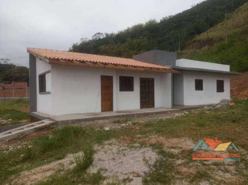 Foto 1 de Casa com 2 Quartos à venda, 62m² em Jardim Casa Branca, Caraguatatuba