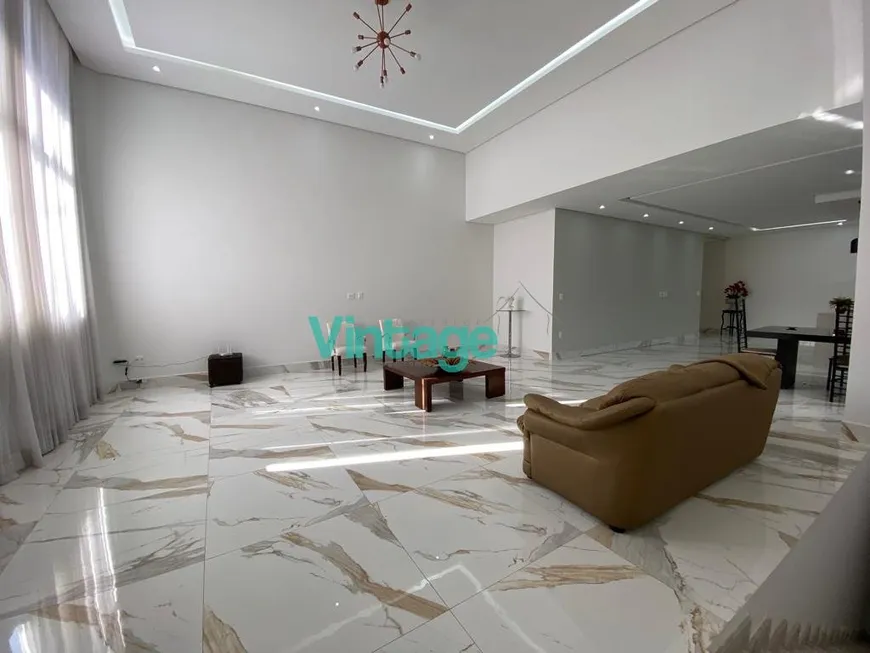 Foto 1 de Casa de Condomínio com 3 Quartos à venda, 400m² em Estância Silveira, Contagem