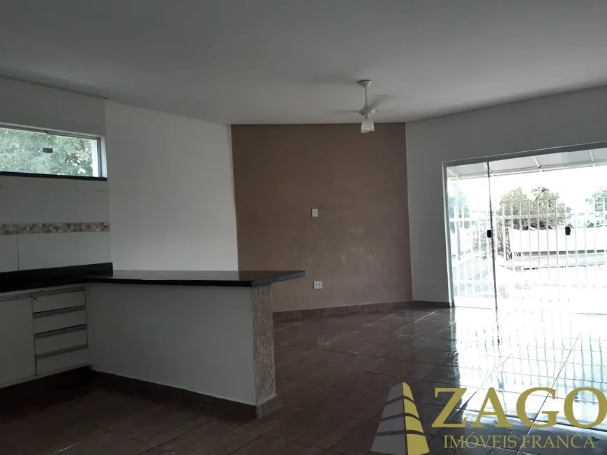 Foto 1 de Sobrado com 4 Quartos à venda, 250m² em Centro, Pedregulho