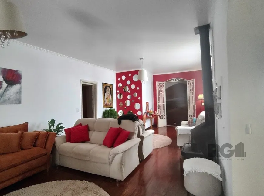 Foto 1 de Casa com 5 Quartos à venda, 182m² em Vila Assunção, Porto Alegre