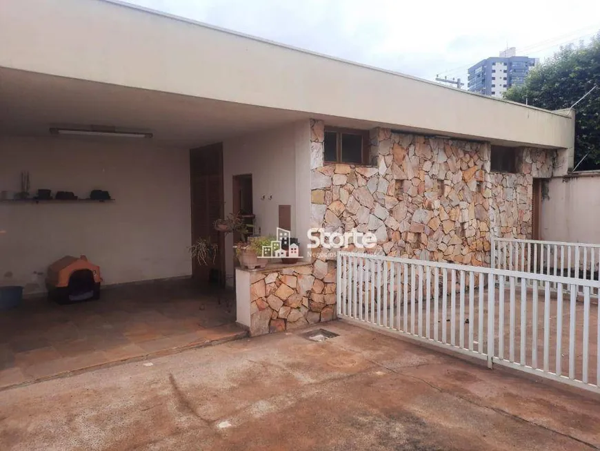 Foto 1 de Casa com 3 Quartos à venda, 360m² em Tabajaras, Uberlândia