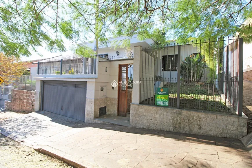 Foto 1 de Casa com 3 Quartos à venda, 309m² em Três Figueiras, Porto Alegre