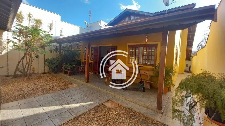 Foto 1 de Casa com 3 Quartos à venda, 185m² em Jardim Holiday, São Pedro