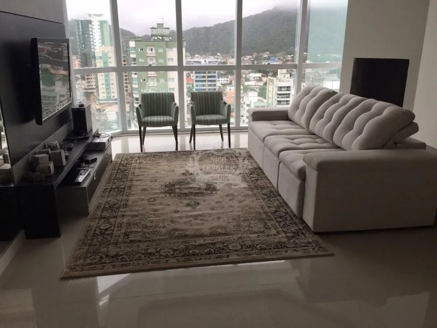Foto 1 de Apartamento com 3 Quartos à venda, 250m² em Meia Praia, Itapema