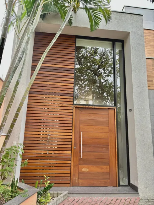Foto 1 de Casa com 3 Quartos à venda, 230m² em Vila Nova Conceição, São Paulo