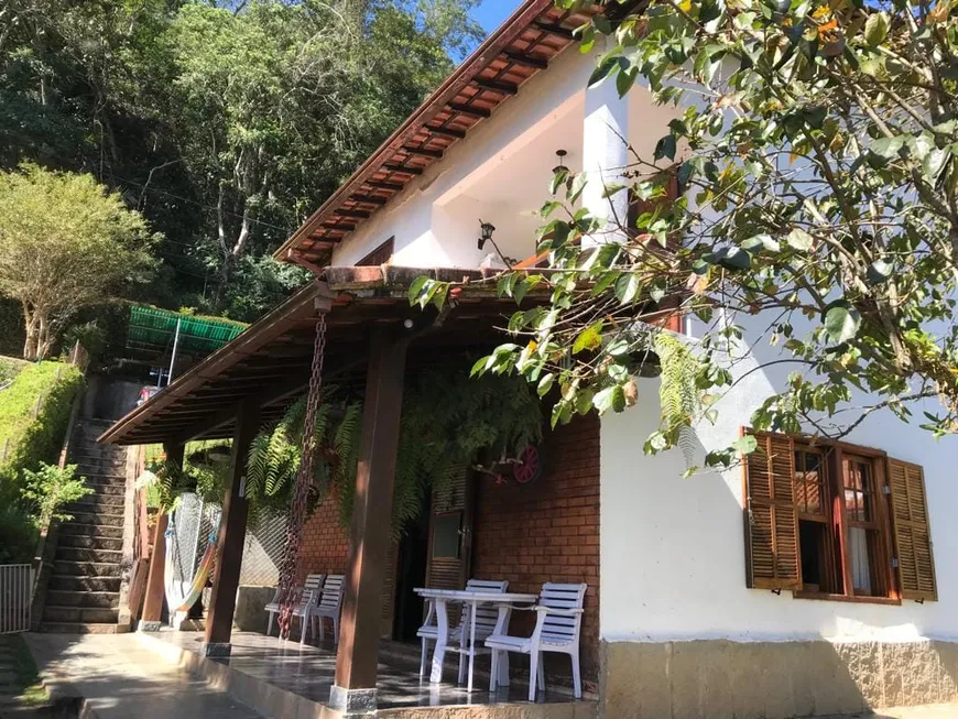 Foto 1 de Casa com 3 Quartos à venda, 138m² em Nogueira, Petrópolis