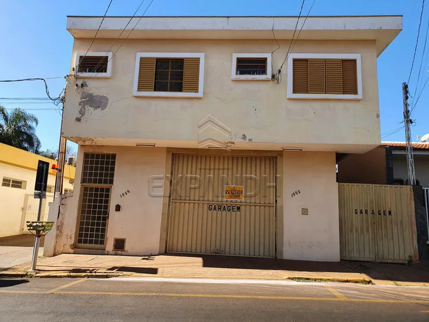 Foto 1 de Galpão/Depósito/Armazém com 6 Quartos à venda, 435m² em Centro, Sertãozinho