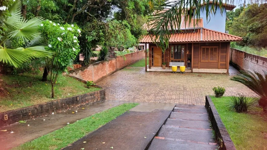 Foto 1 de Fazenda/Sítio com 3 Quartos à venda, 265m² em Jardim Itaparica, Barueri