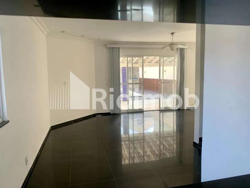 Foto 1 de Casa de Condomínio com 3 Quartos à venda, 273m² em Vargem Pequena, Rio de Janeiro