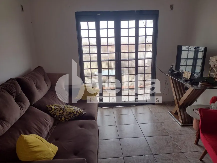 Foto 1 de Casa com 7 Quartos à venda, 400m² em Tibery, Uberlândia