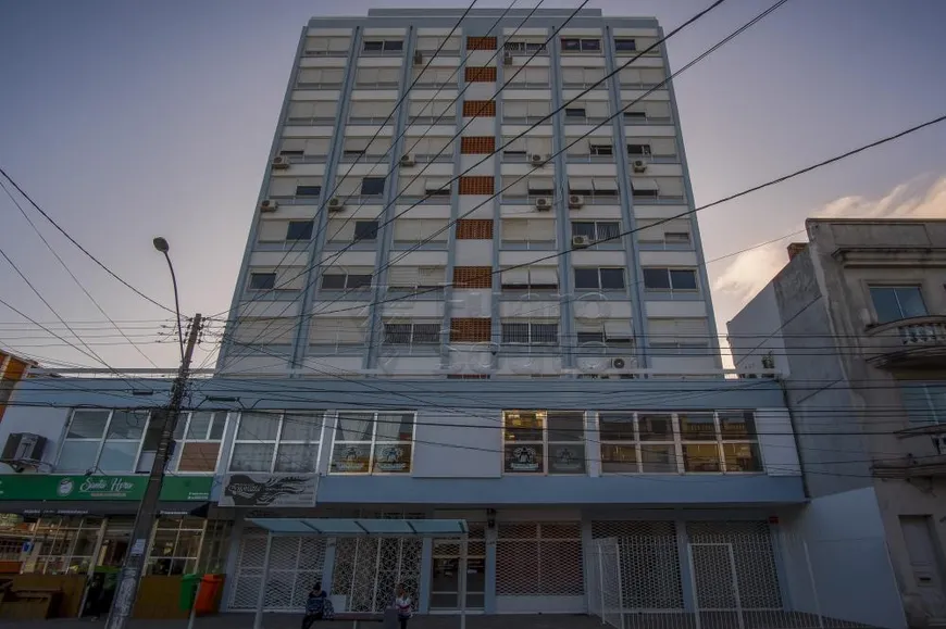Foto 1 de Apartamento com 2 Quartos para alugar, 62m² em Centro, Pelotas