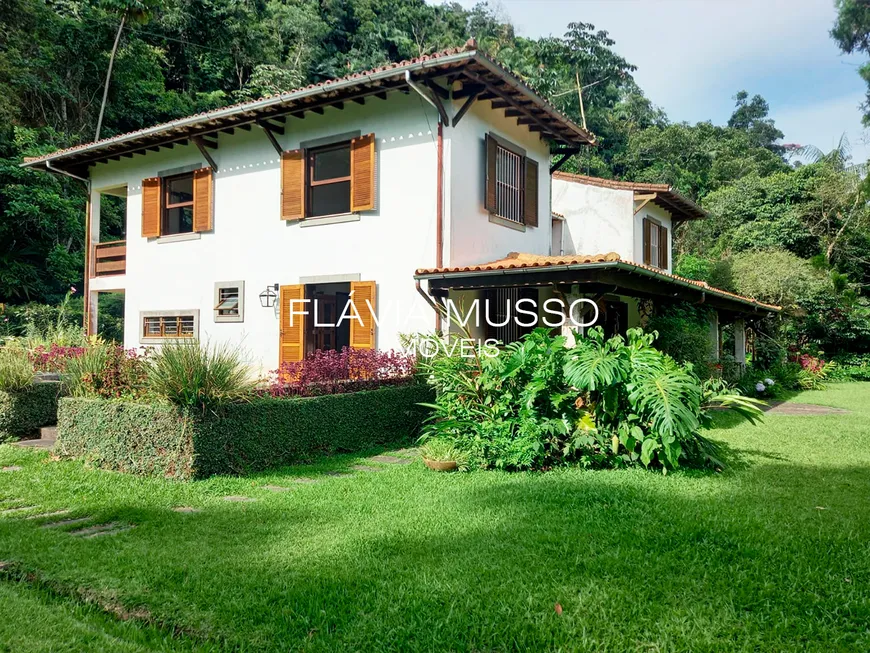 Foto 1 de Fazenda/Sítio com 6 Quartos à venda, 300m² em Quarteirão Ingelhein, Petrópolis