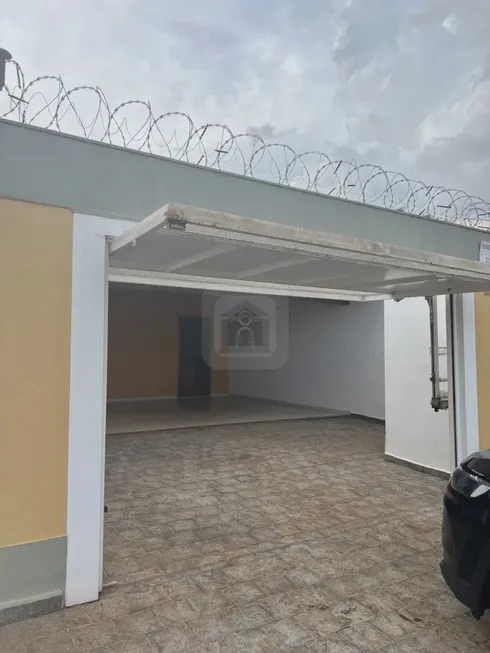 Foto 1 de Casa com 4 Quartos à venda, 240m² em Jardim Karaíba, Uberlândia